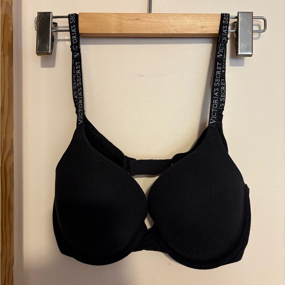 Victoria's Secret T-shirt push up Black Bra. 34C